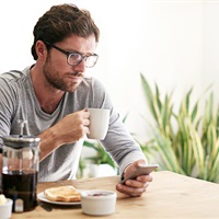 https://connect.bcbsok.com/cfs-file/__key/communityserver-blogs-components-weblogfiles/00-00-00-00-13/manonmobile.jpg